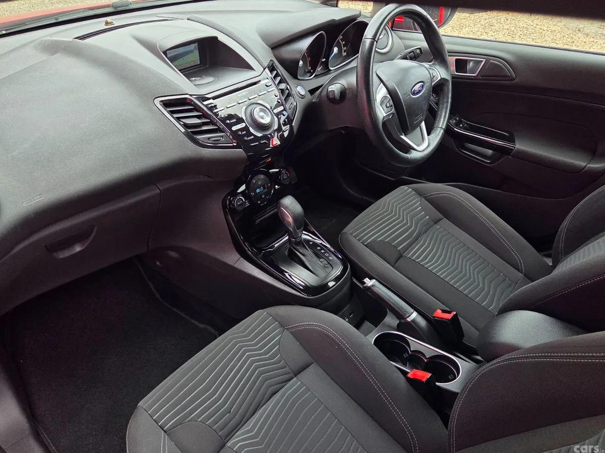 Ford Fiesta Hatchback, Petrol, 2014, Red