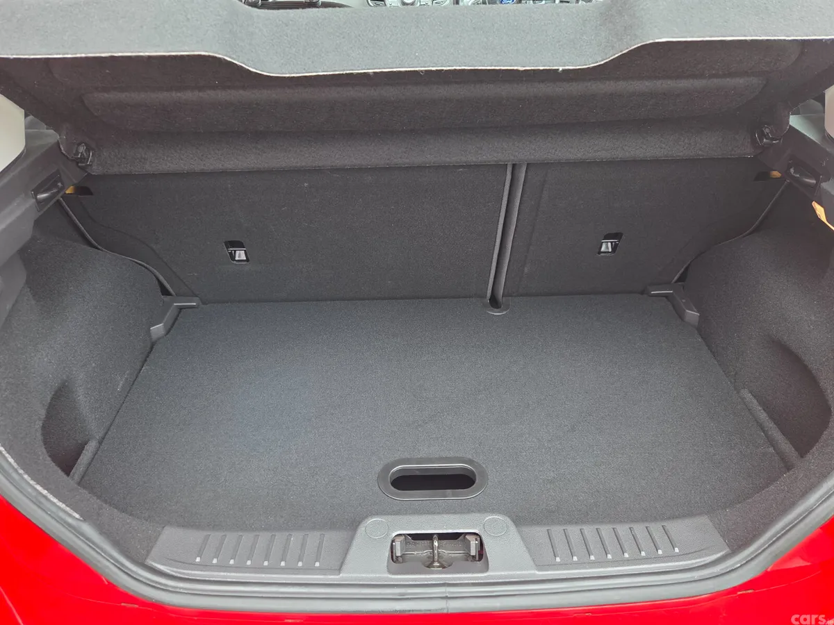 Ford Fiesta Hatchback, Petrol, 2014, Red