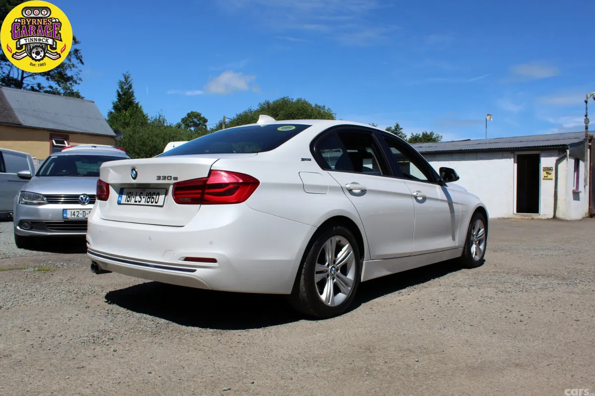 BMW 3-Series Saloon, Petrol Plug-in Hybrid, 2016, White
