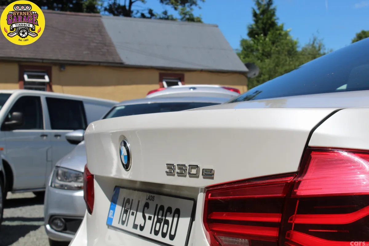 BMW 3-Series Saloon, Petrol Plug-in Hybrid, 2016, White