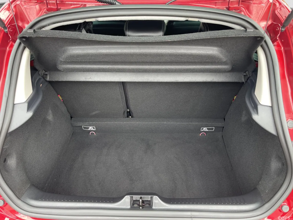 Renault Clio Hatchback, Petrol, 2019, Red