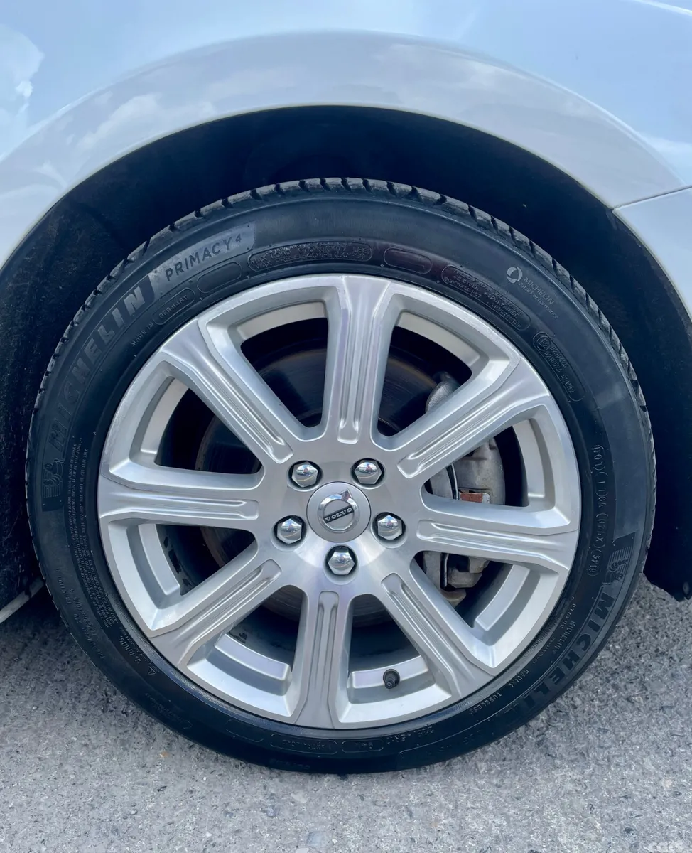 Volvo V40 Hatchback, Diesel, 2018, White