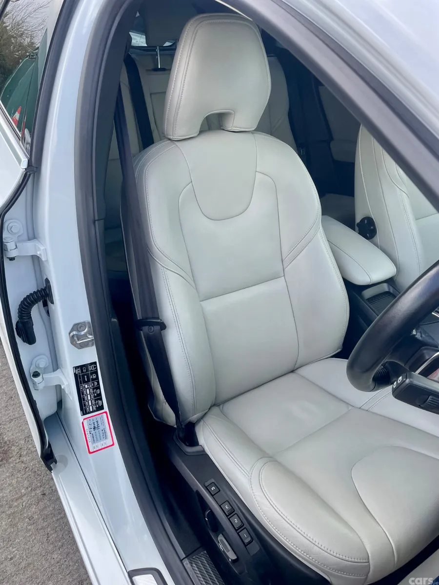 Volvo V40 Hatchback, Diesel, 2018, White