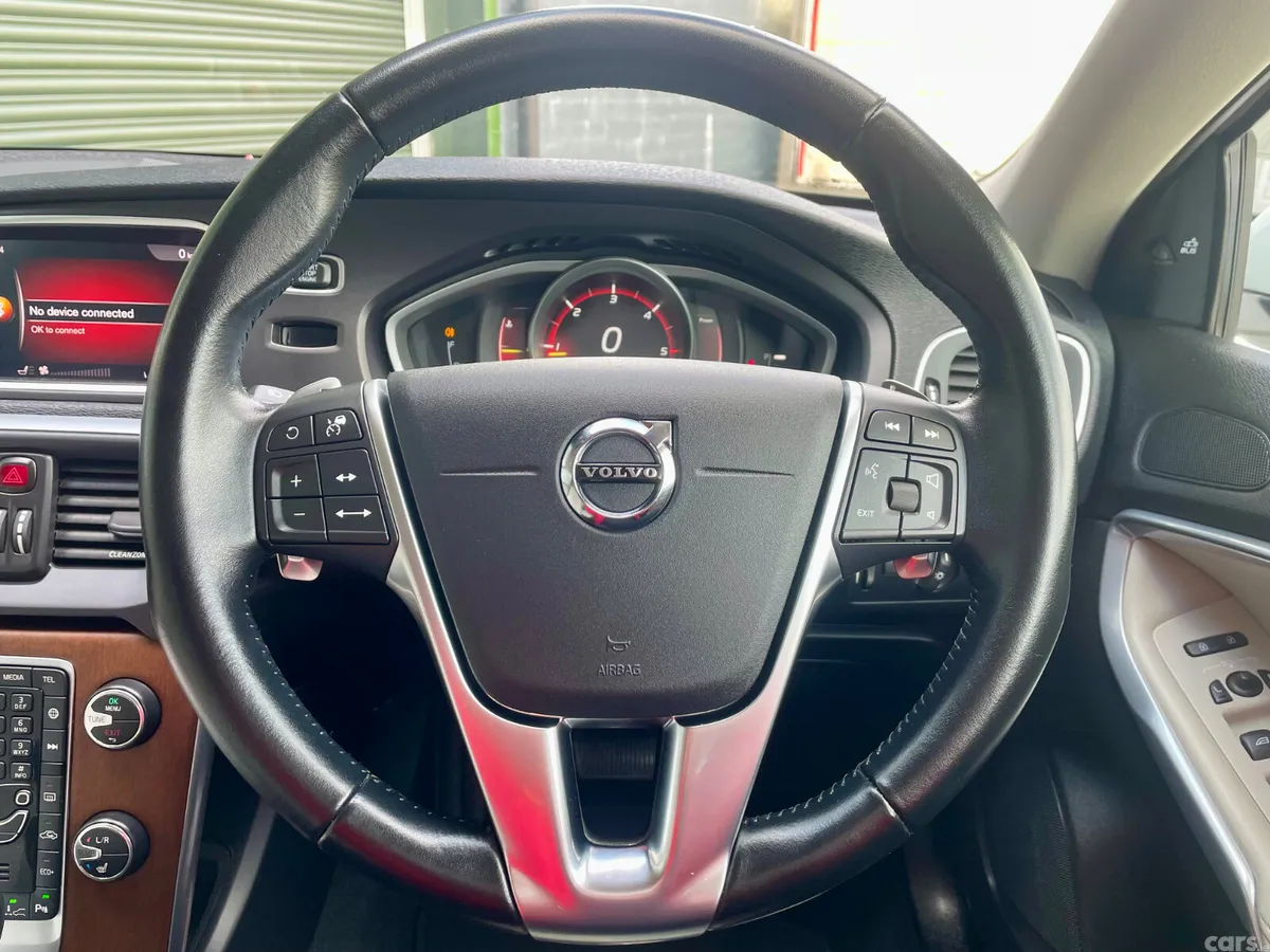 Volvo V40 Hatchback, Diesel, 2018, White