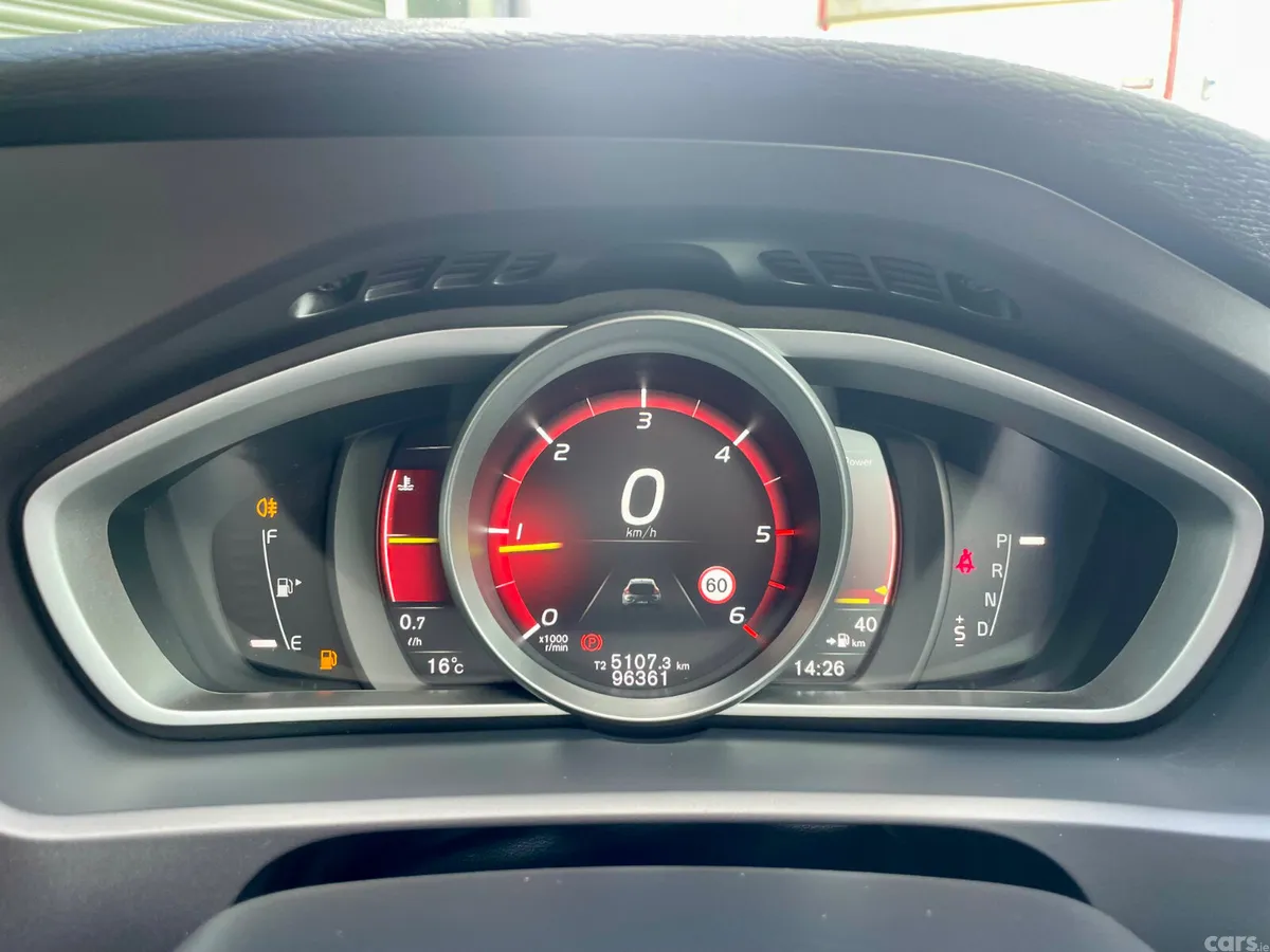 Volvo V40 Hatchback, Diesel, 2018, White