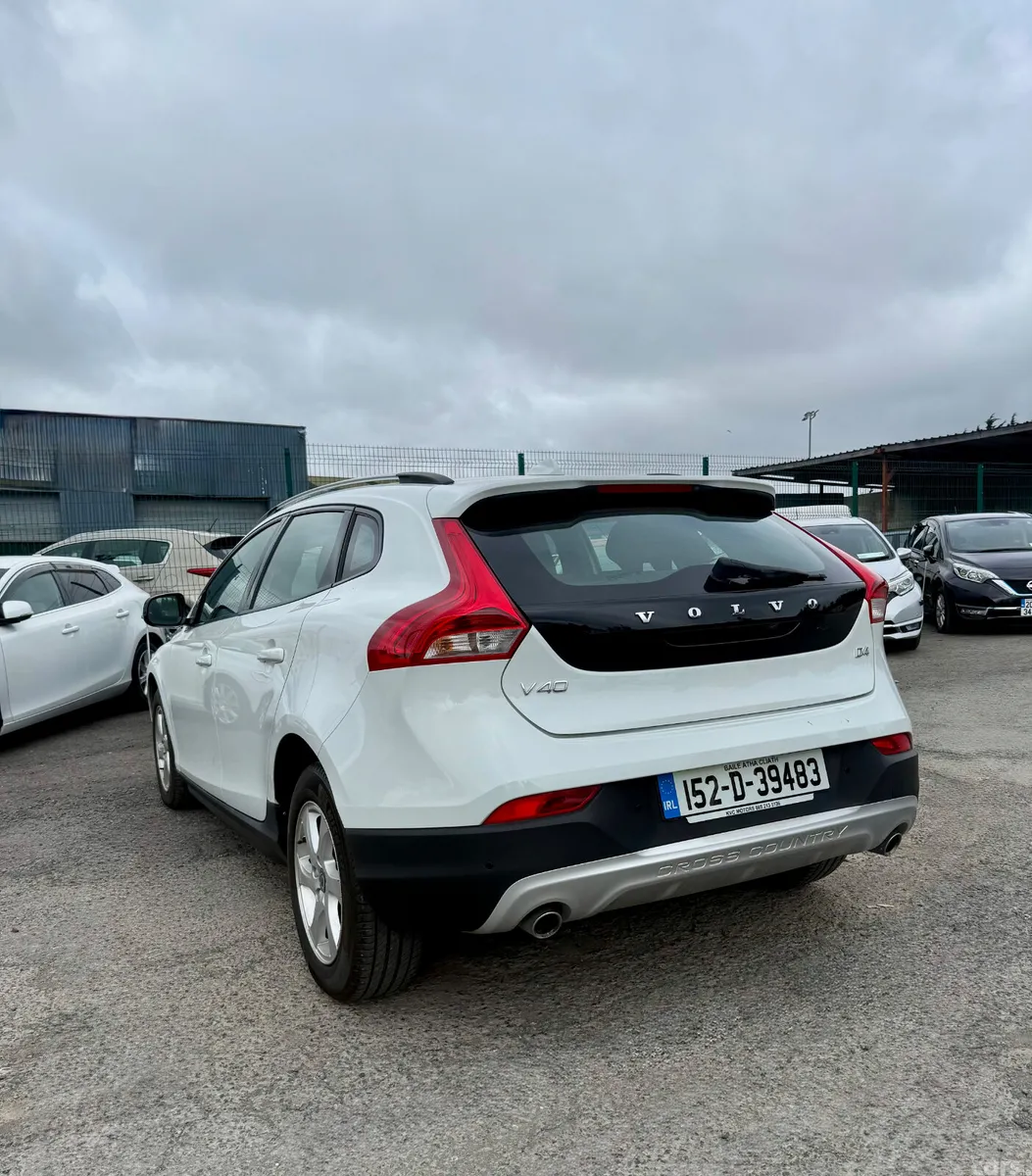 Volvo V40 Hatchback, Diesel, 2015, White