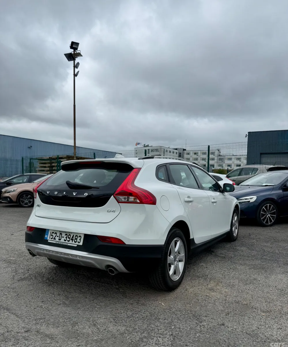 Volvo V40 Hatchback, Diesel, 2015, White