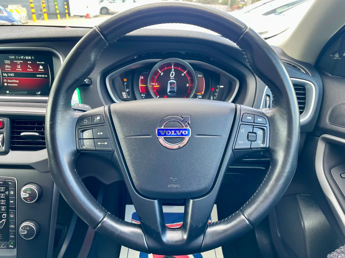 Volvo V40 Hatchback, Diesel, 2015, White