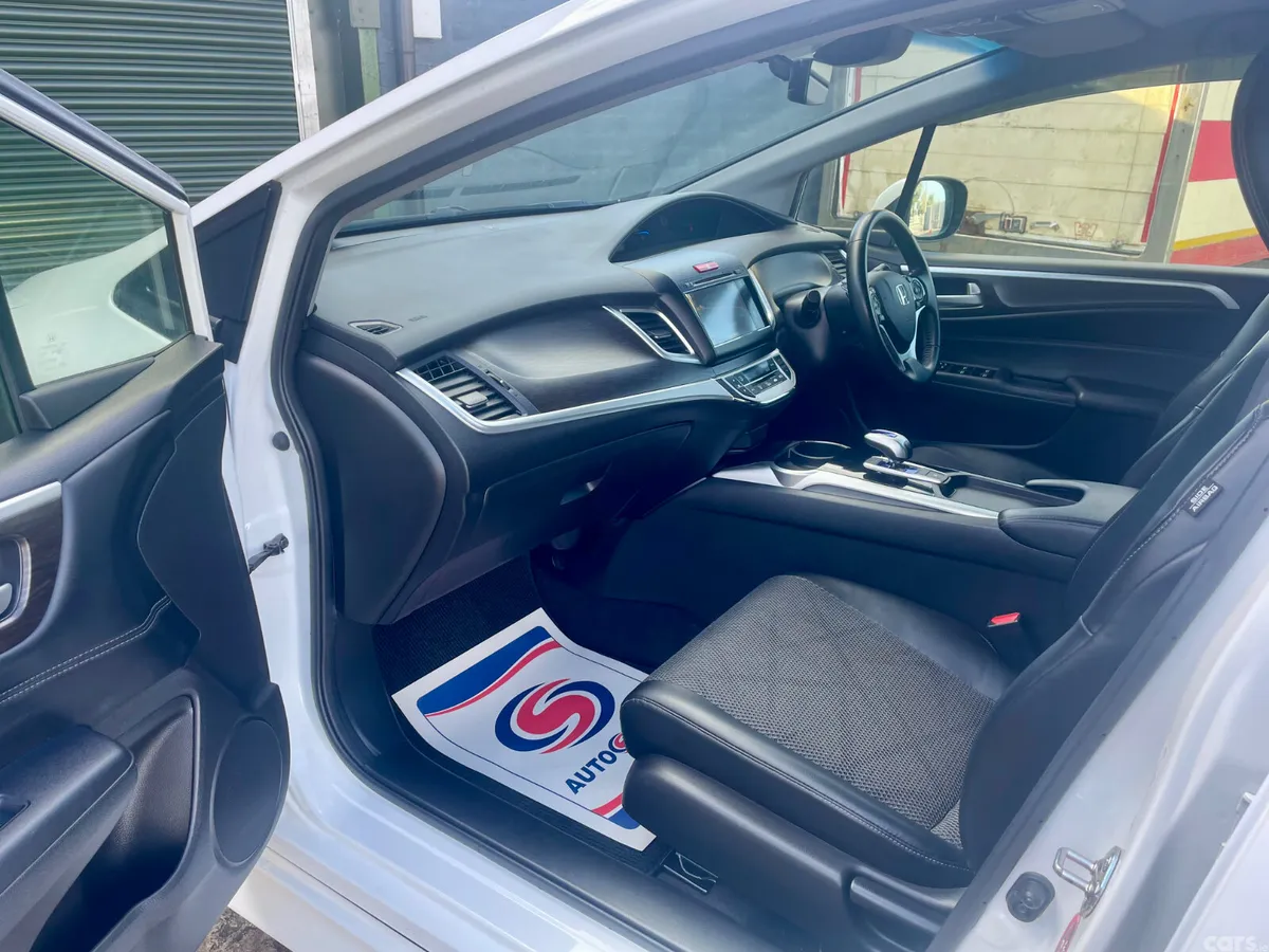 Honda Jade MPV, Petrol Hybrid, 2016, White