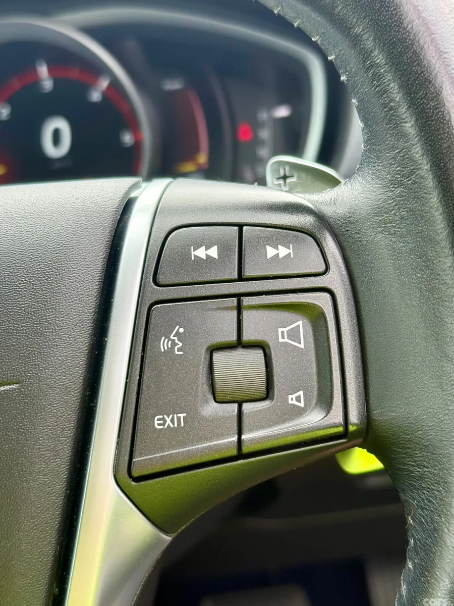 Volvo V40 Hatchback, Diesel, 2018, Blue