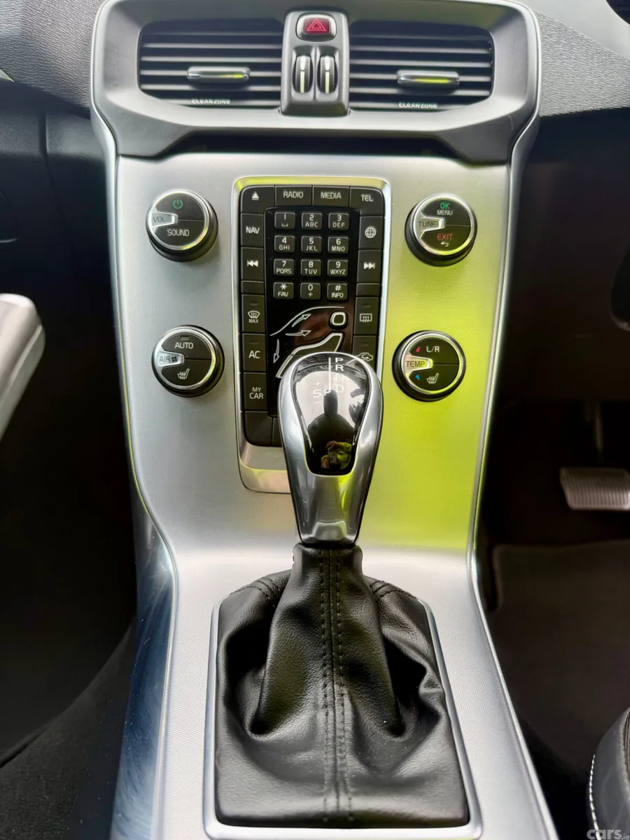 Volvo V40 Hatchback, Diesel, 2018, Blue