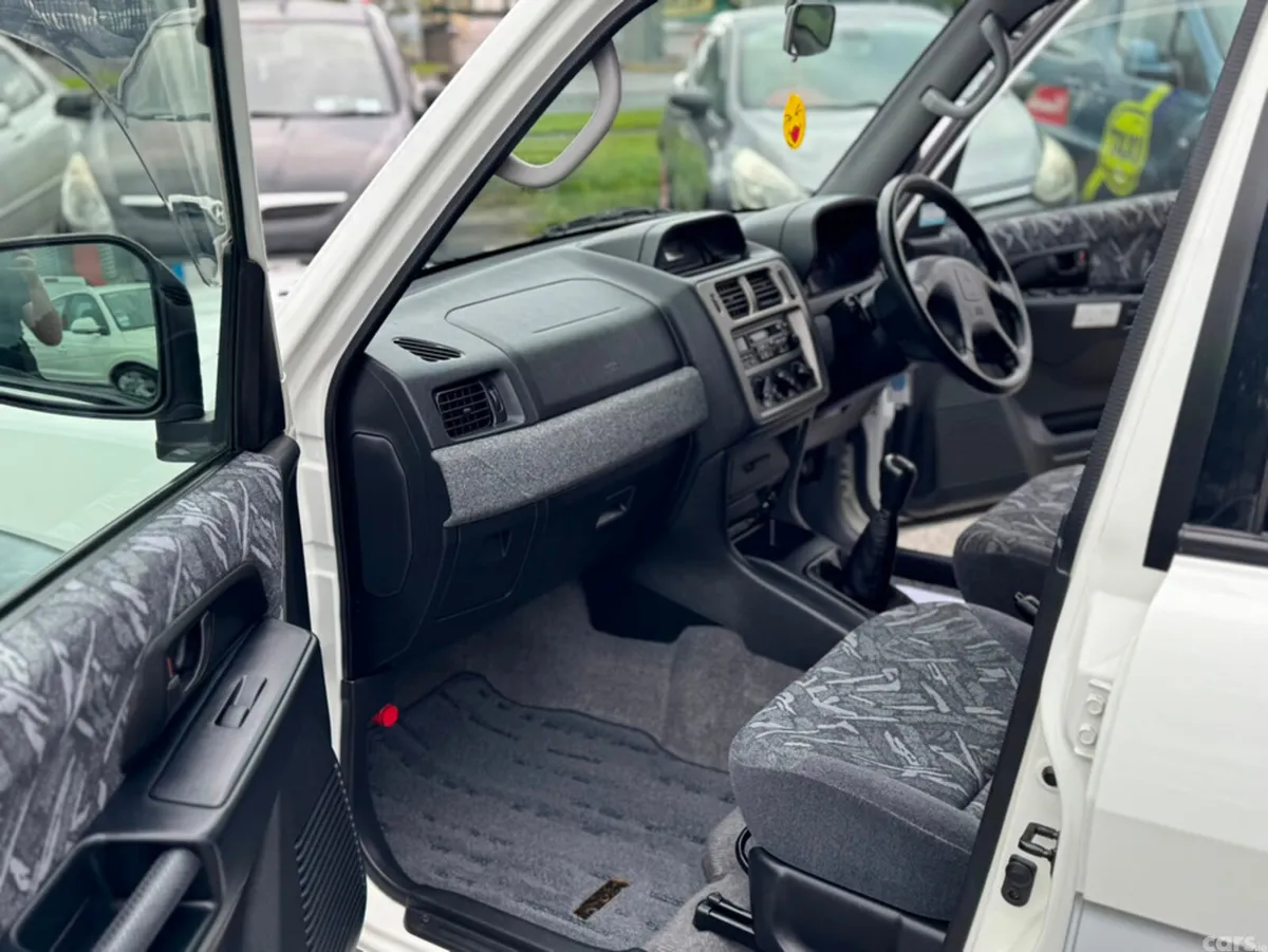 Mitsubishi Other SUV, Petrol, 1998, White