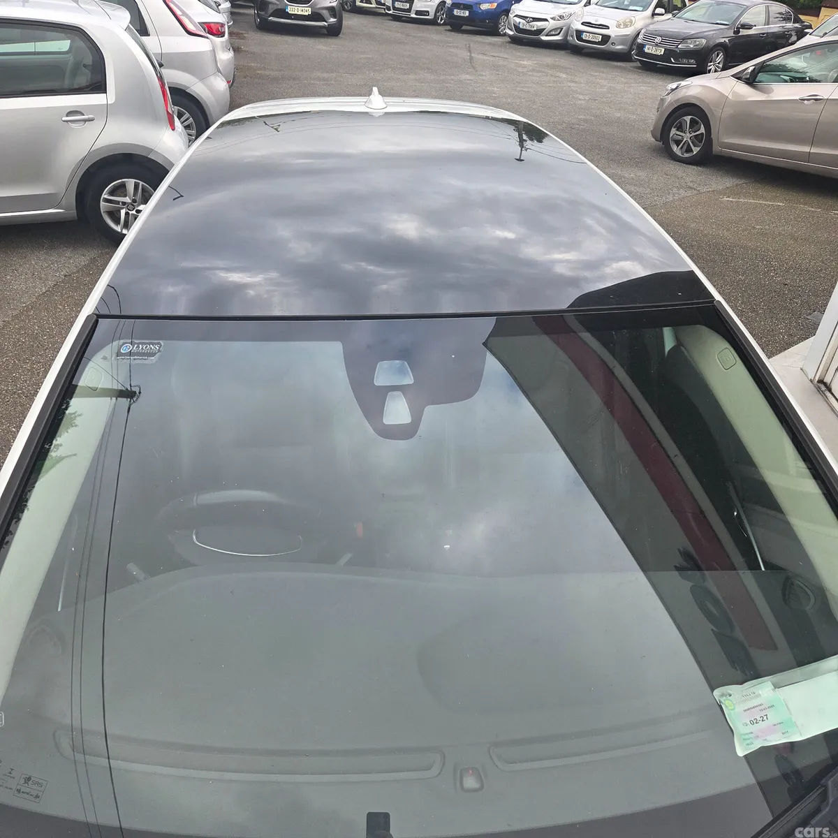 Volvo V40 Hatchback, Diesel, 2017, White