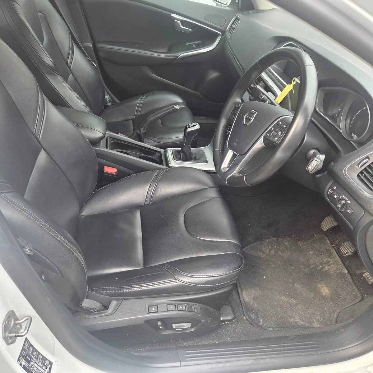 Volvo V40 Hatchback, Diesel, 2017, White