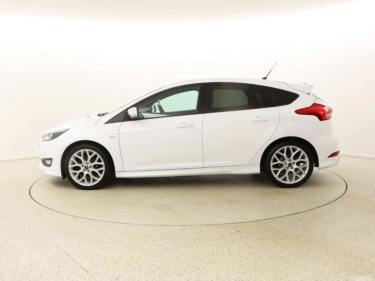 Ford Focus Hatchback, Diesel, 2017, White