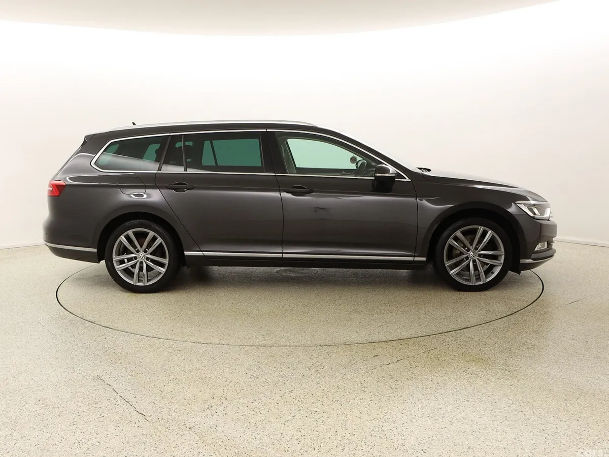 Volkswagen Passat Estate, Diesel, 2019, Grey