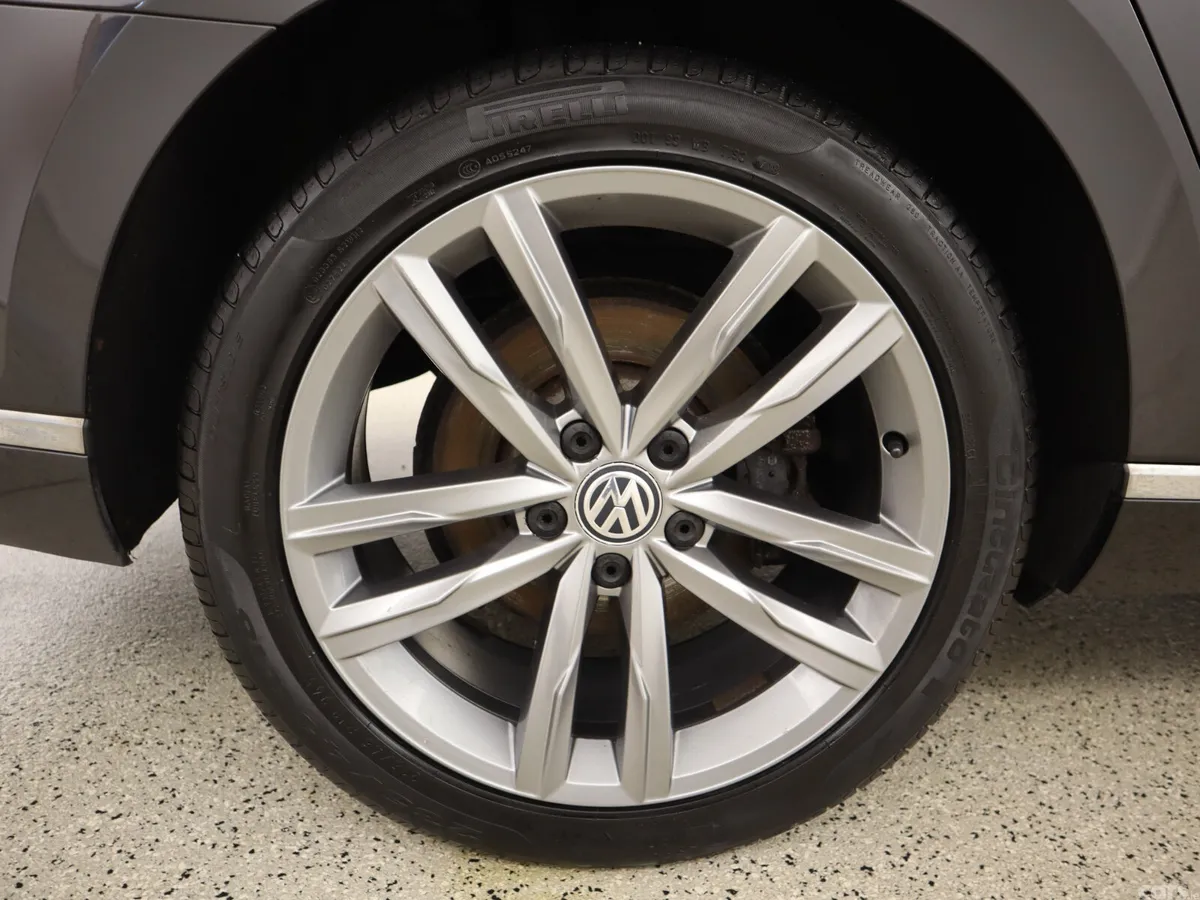 Volkswagen Passat Estate, Diesel, 2019, Grey