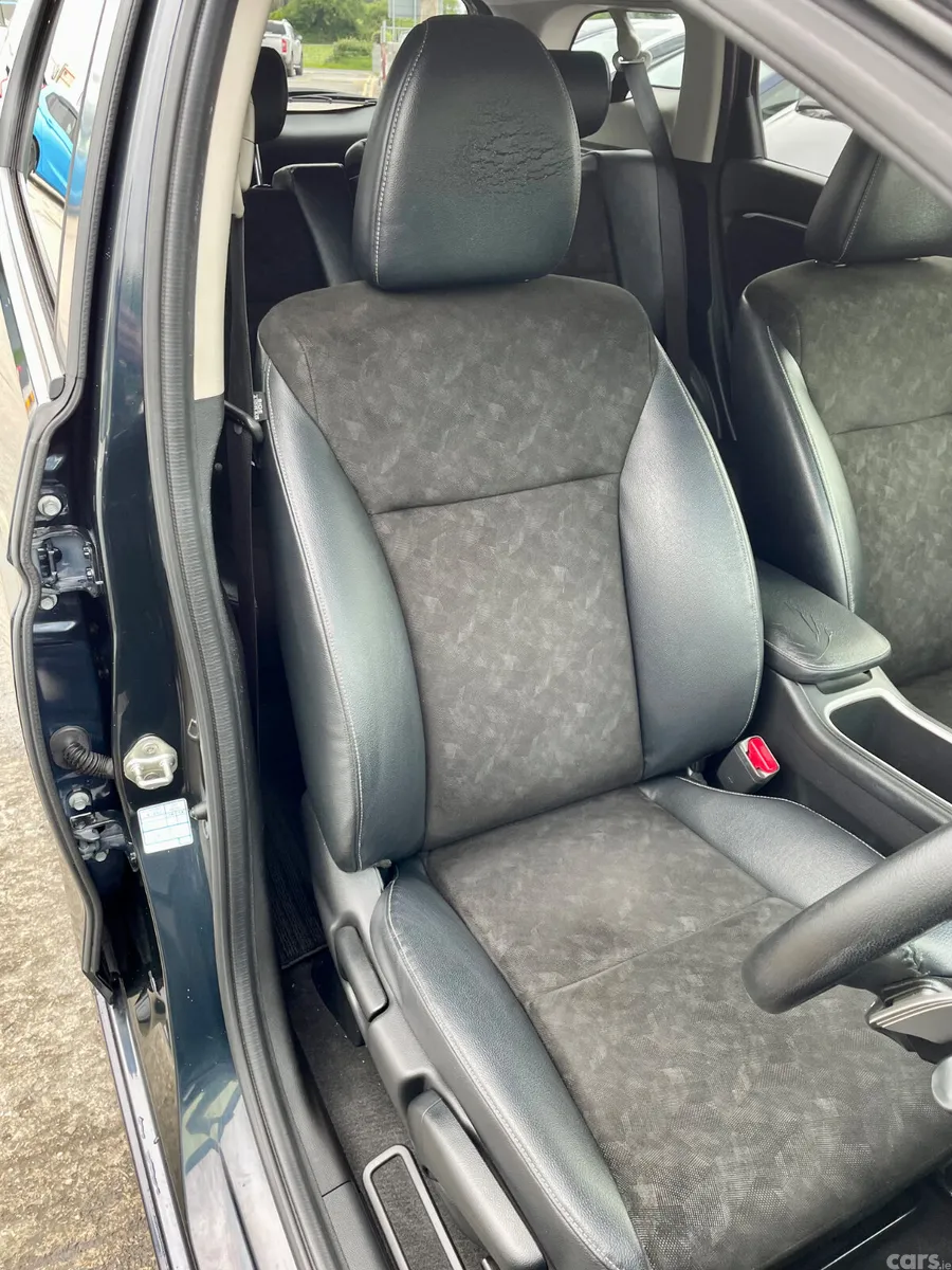 Honda Shuttle MPV, Petrol Hybrid, 2015, Blue