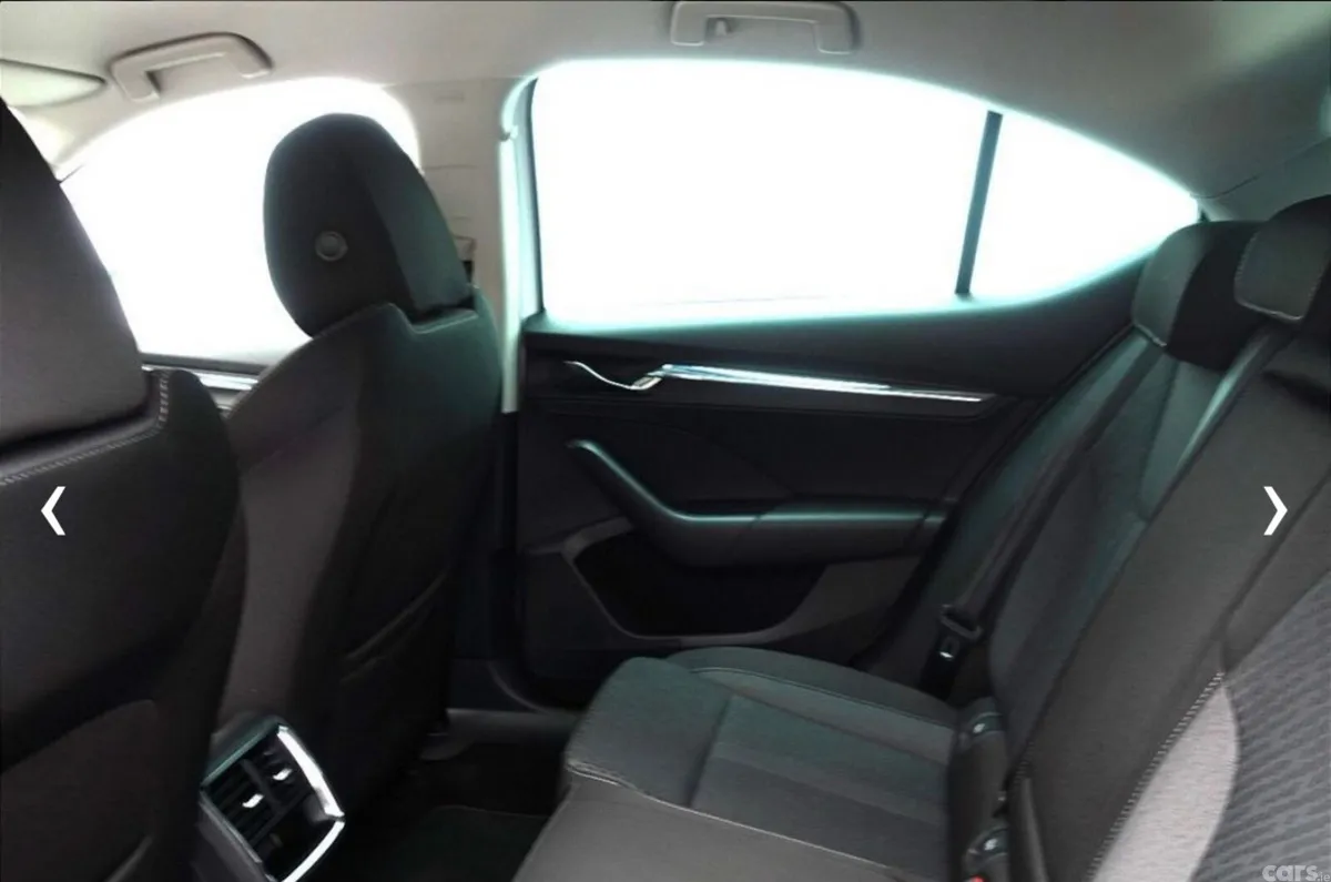 Skoda Octavia Saloon, Diesel, 2022, White