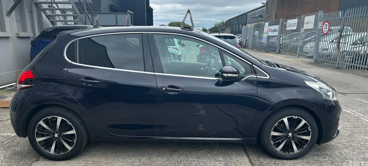 Peugeot 208 Hatchback, Petrol, 2016, Blue