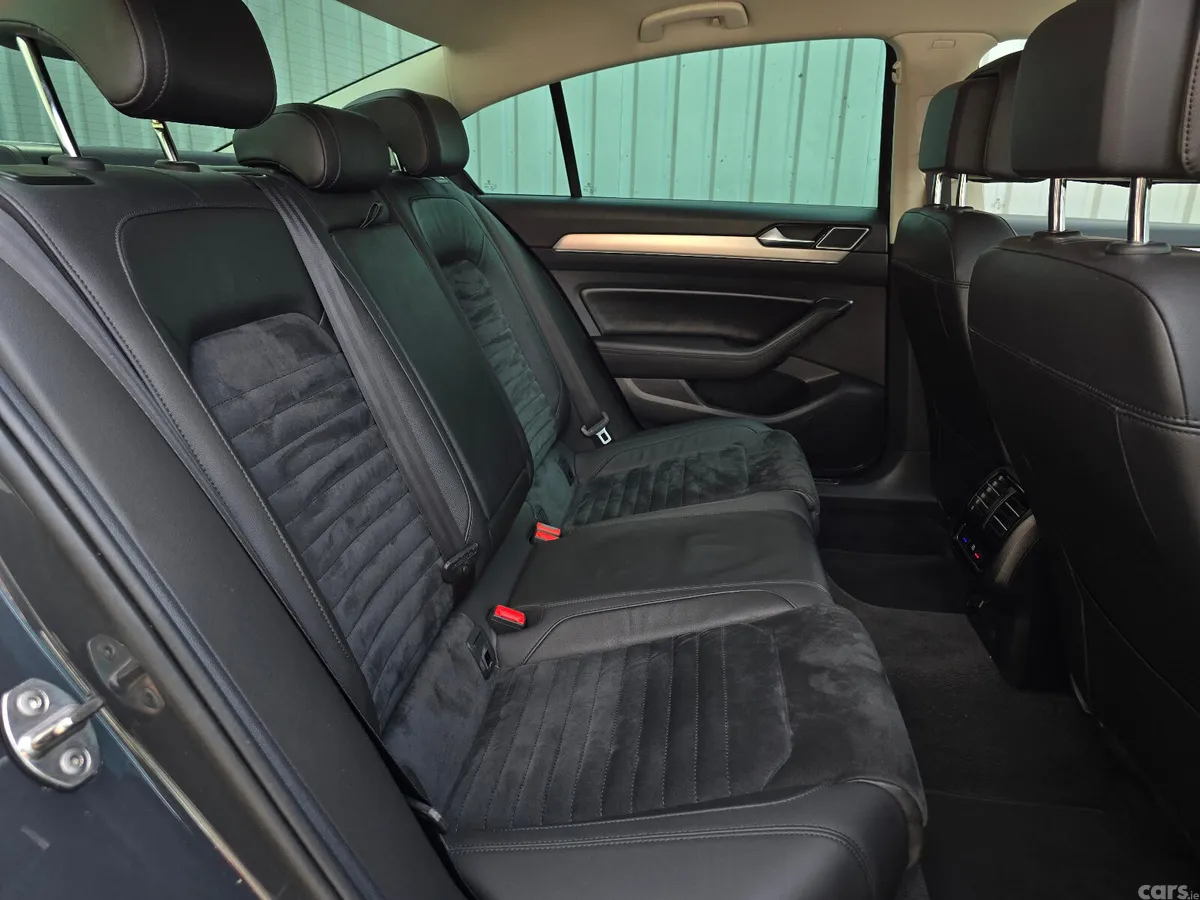 Volkswagen Passat Saloon, Diesel, 2018, Grey