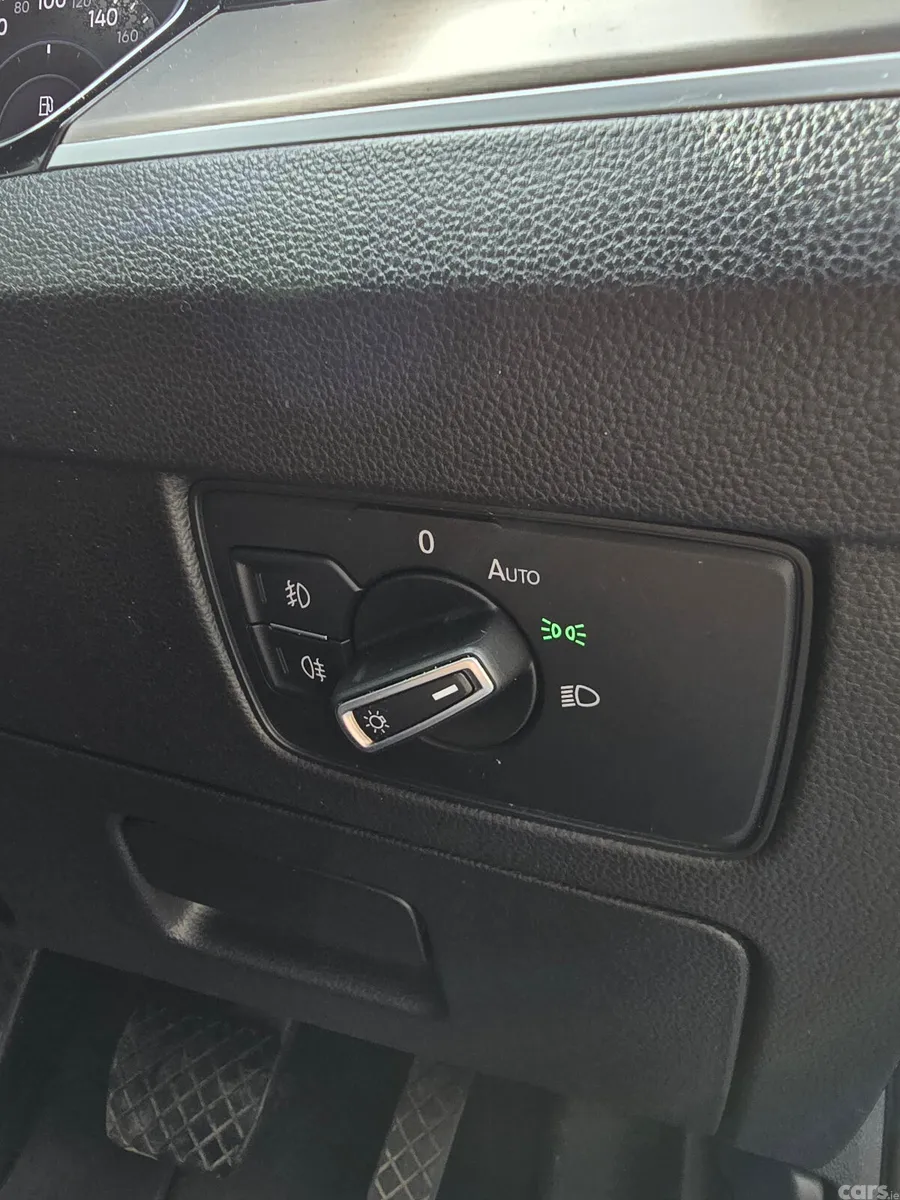 Volkswagen Passat Saloon, Diesel, 2018, Grey