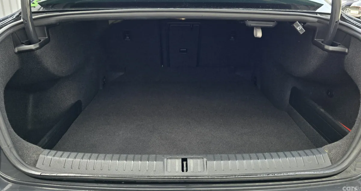 Volkswagen Passat Saloon, Diesel, 2018, Grey