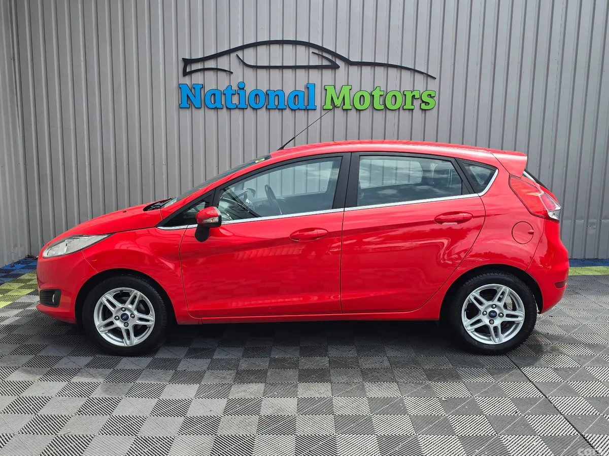 Ford Fiesta Hatchback, Petrol, 2014, Red