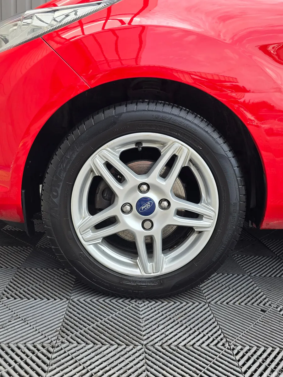 Ford Fiesta Hatchback, Petrol, 2014, Red