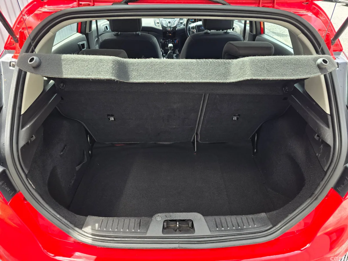 Ford Fiesta Hatchback, Petrol, 2014, Red