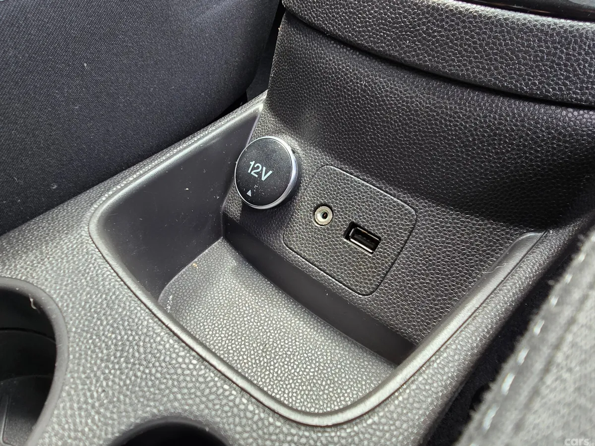 Ford Fiesta Hatchback, Petrol, 2014, Red