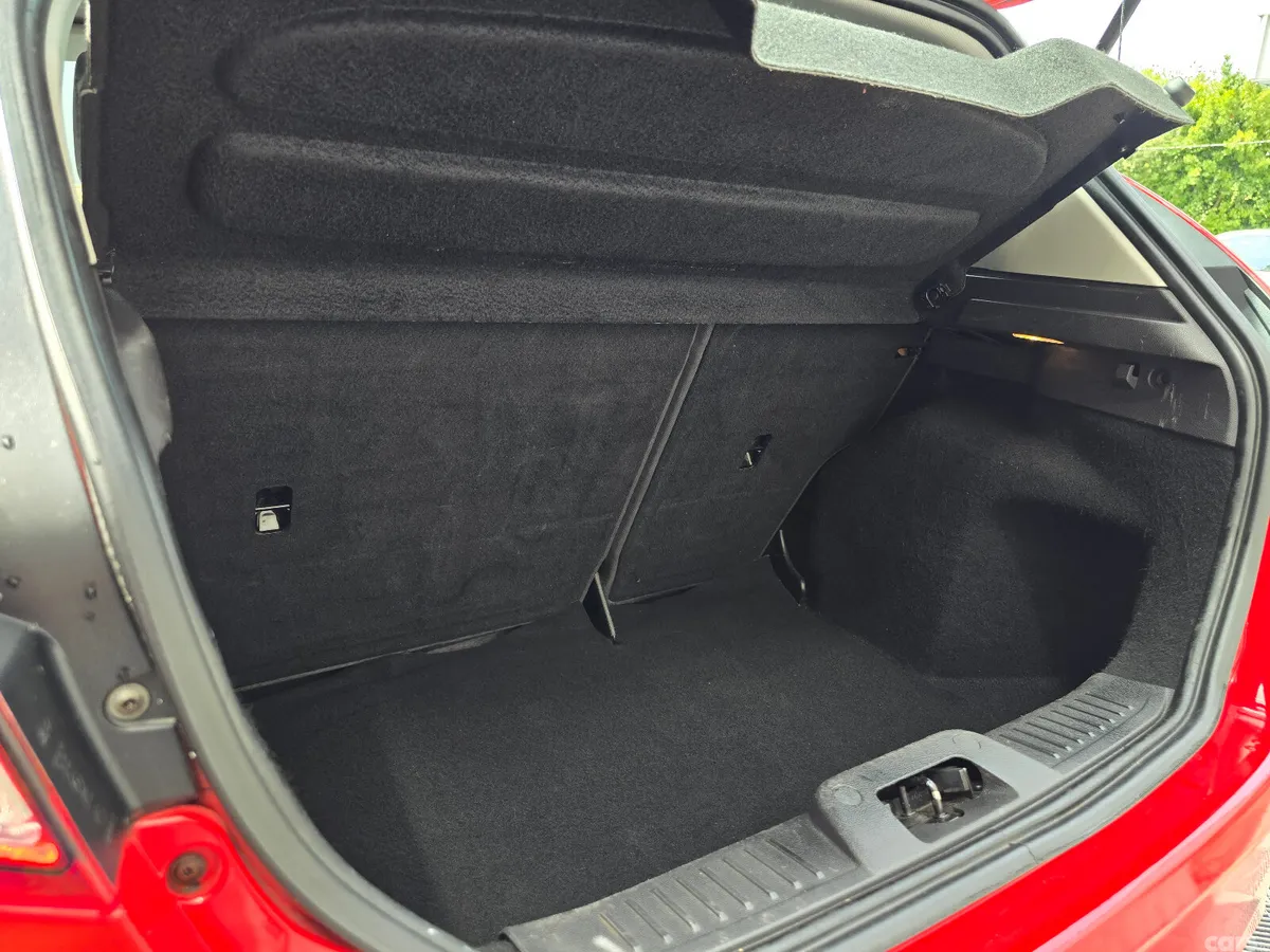 Ford Fiesta Hatchback, Petrol, 2014, Red