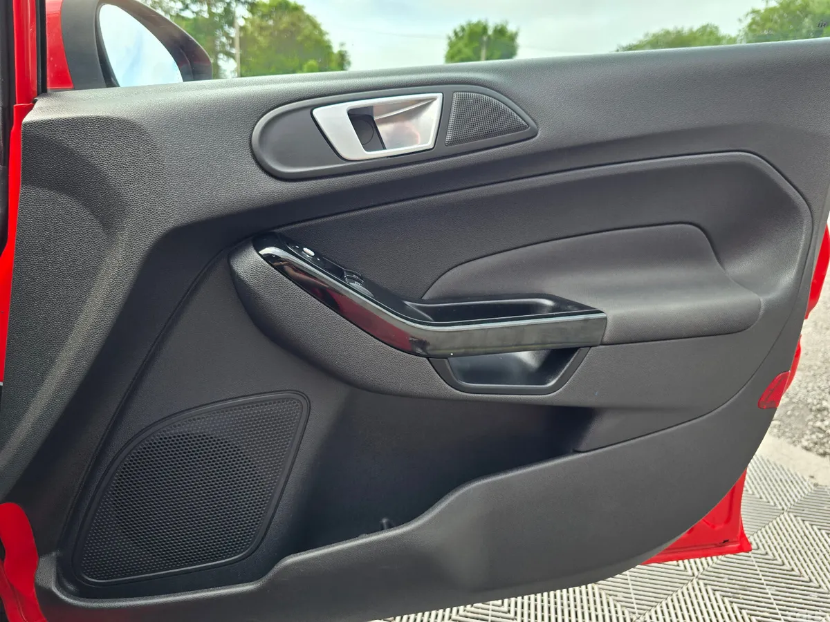 Ford Fiesta Hatchback, Petrol, 2014, Red