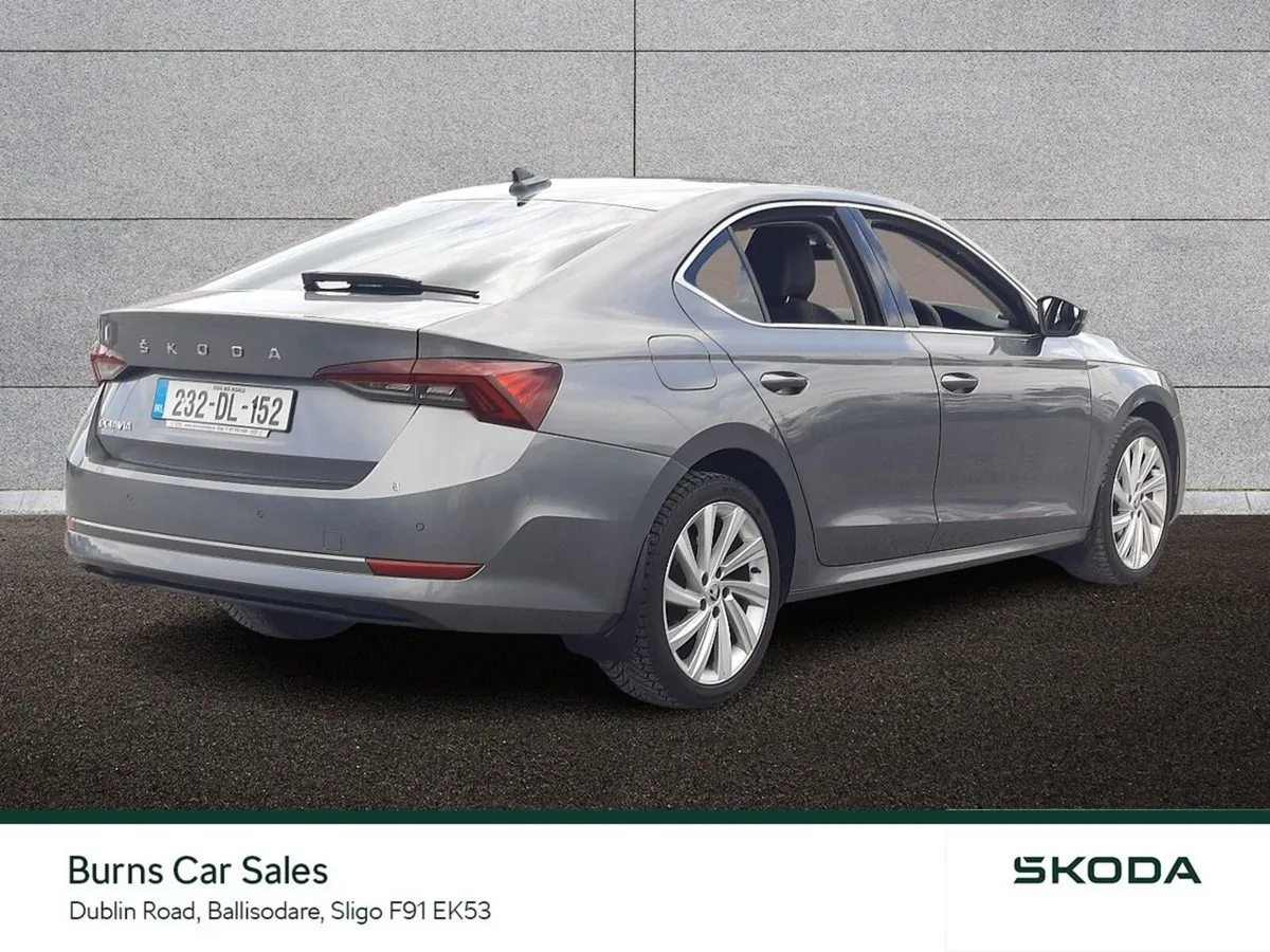 Skoda Octavia Saloon, Diesel, 2023, Grey