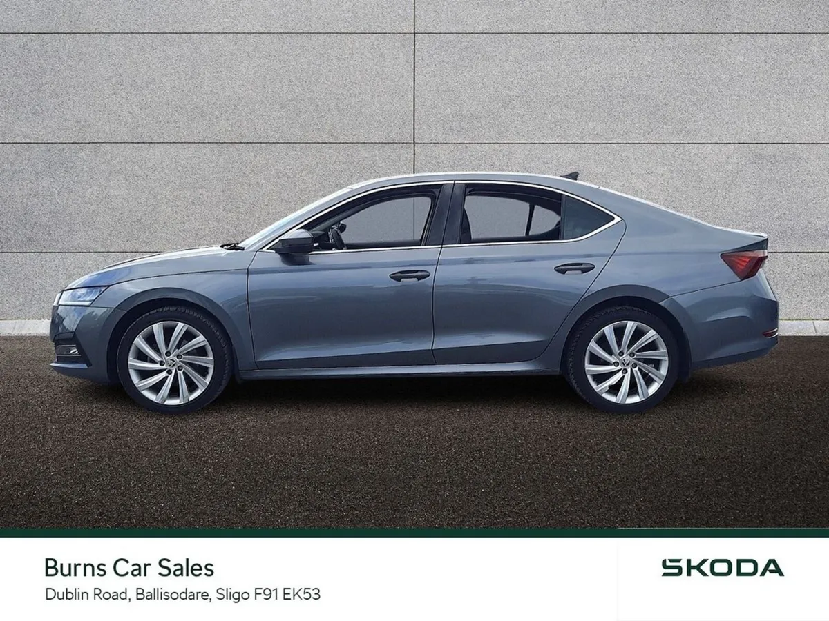 Skoda Octavia Saloon, Diesel, 2023, Grey