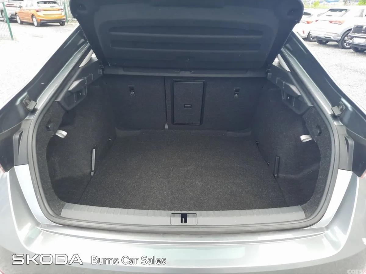 Skoda Octavia Saloon, Diesel, 2023, Grey