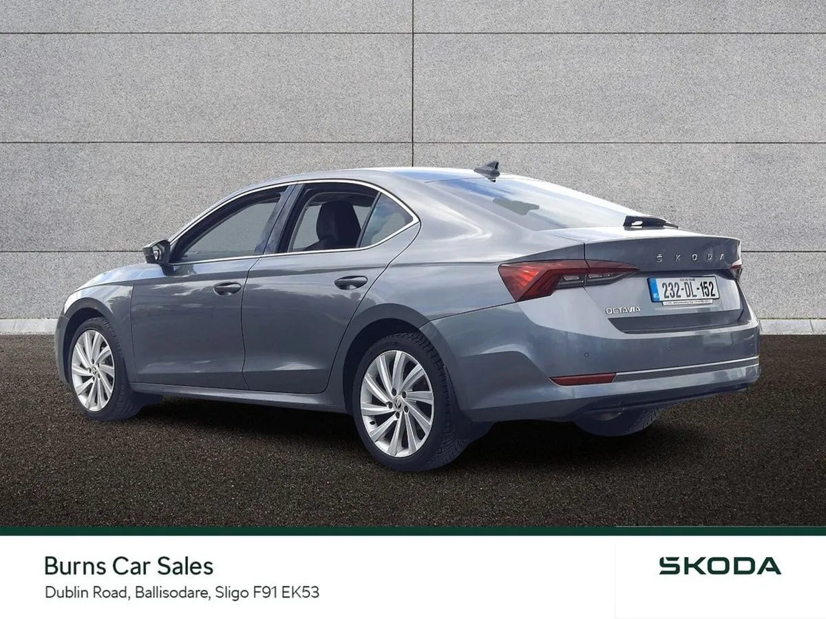 Skoda Octavia Saloon, Diesel, 2023, Grey
