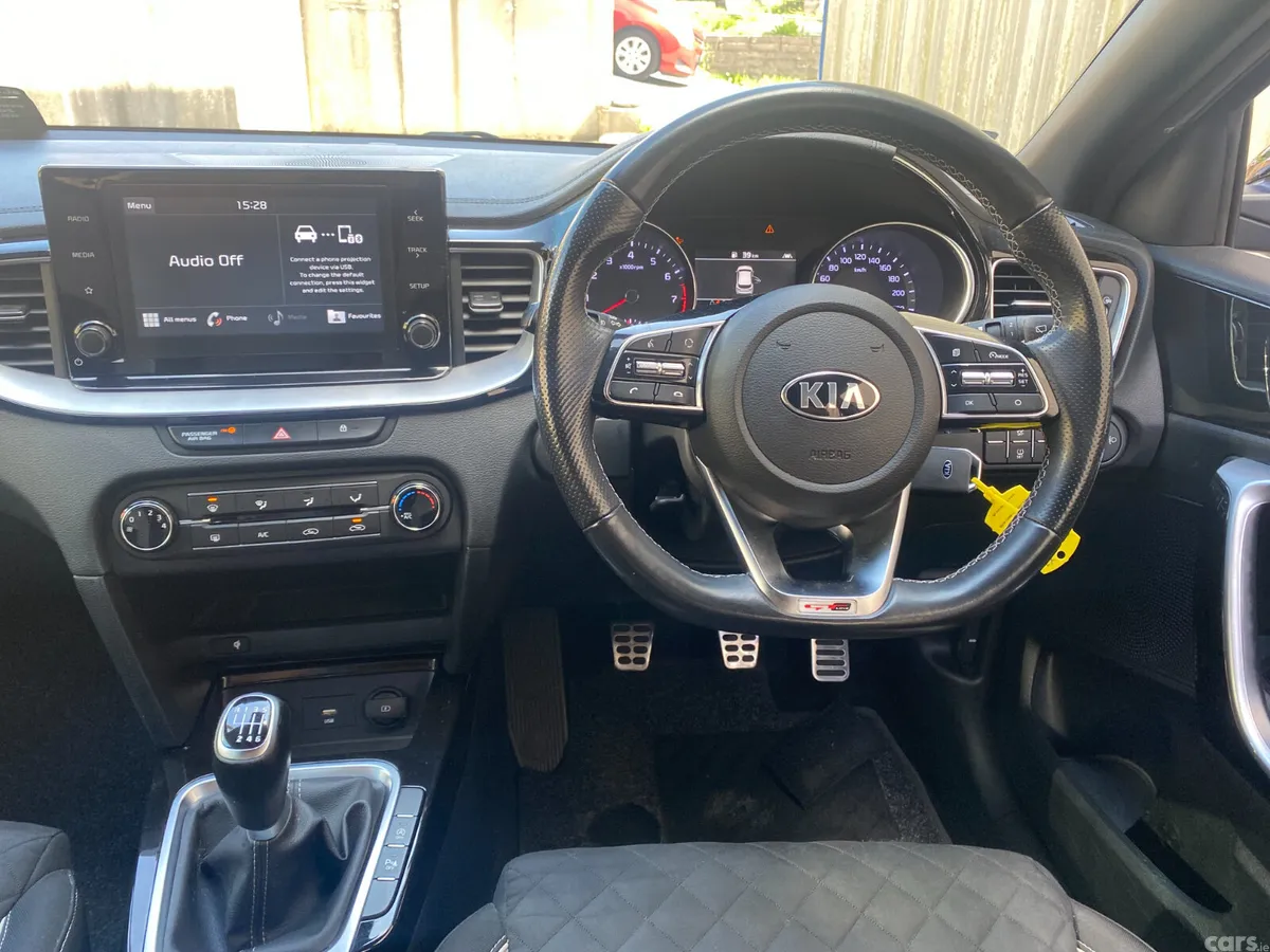 Kia Ceed Hatchback, Petrol, 2021, Grey