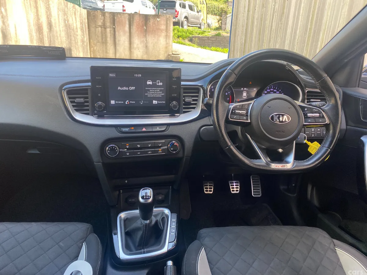 Kia Ceed Hatchback, Petrol, 2021, Grey