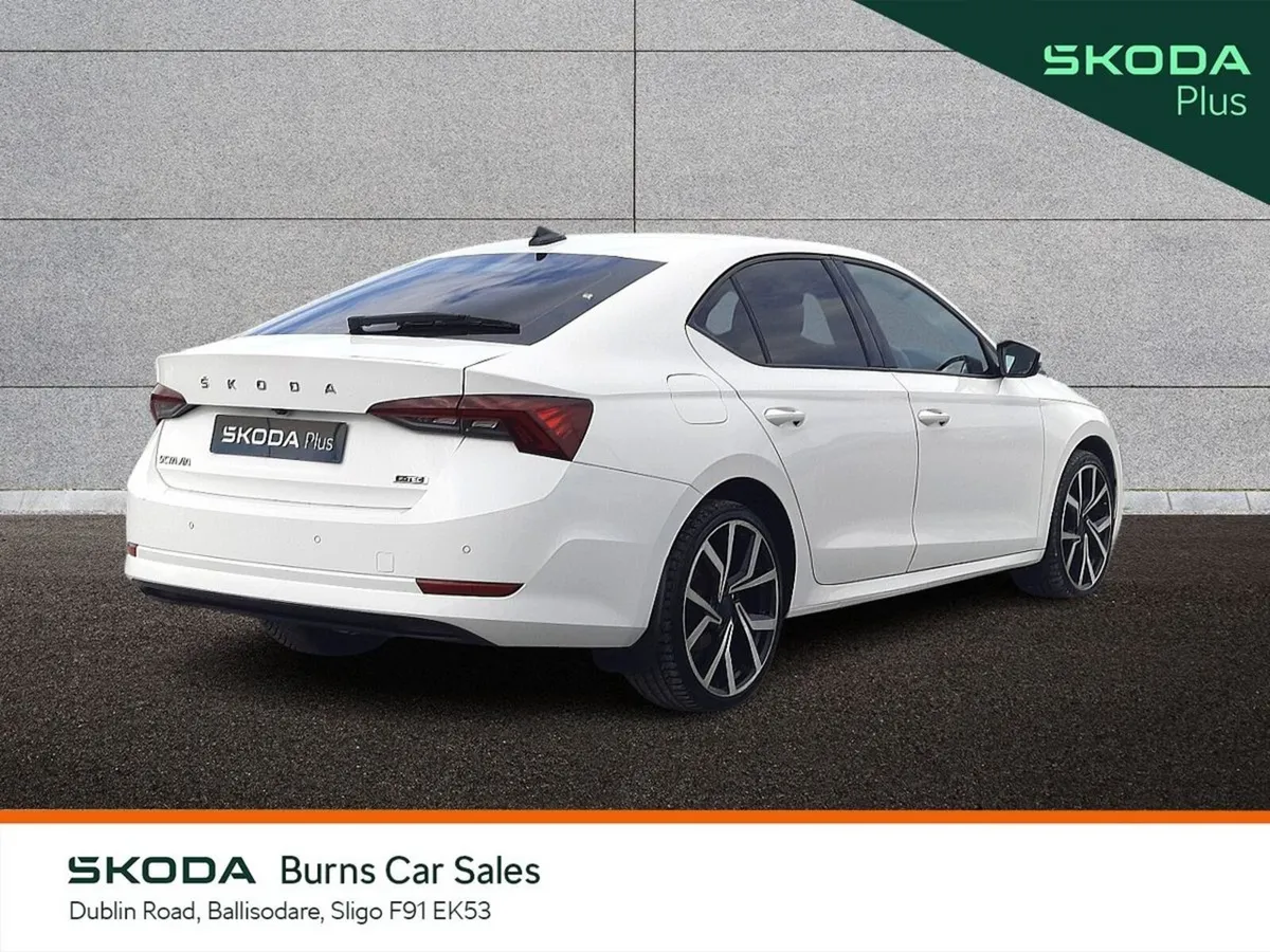 Skoda Octavia Saloon, Petrol Hybrid, 2024, White