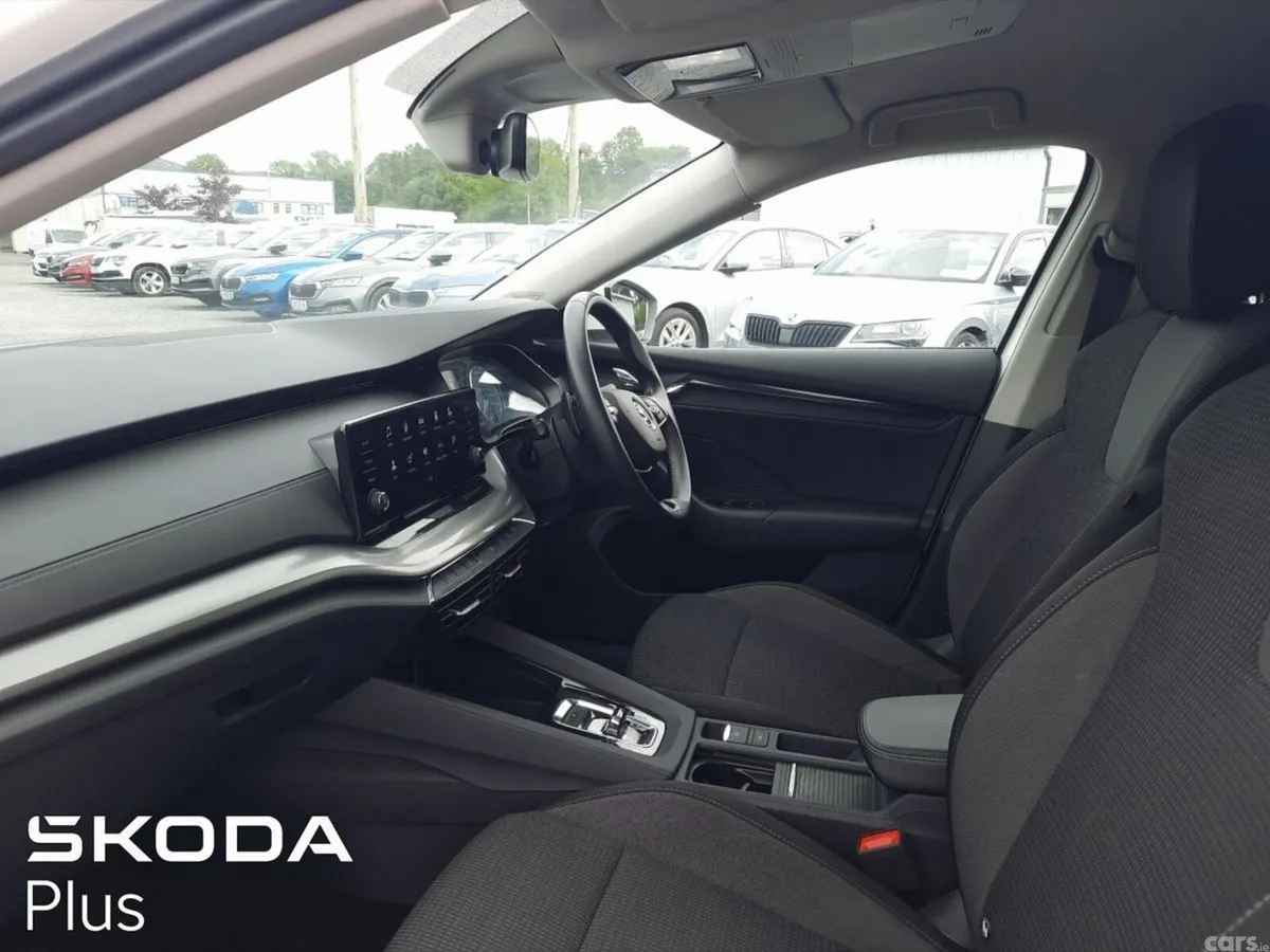 Skoda Octavia Saloon, Petrol Hybrid, 2024, White
