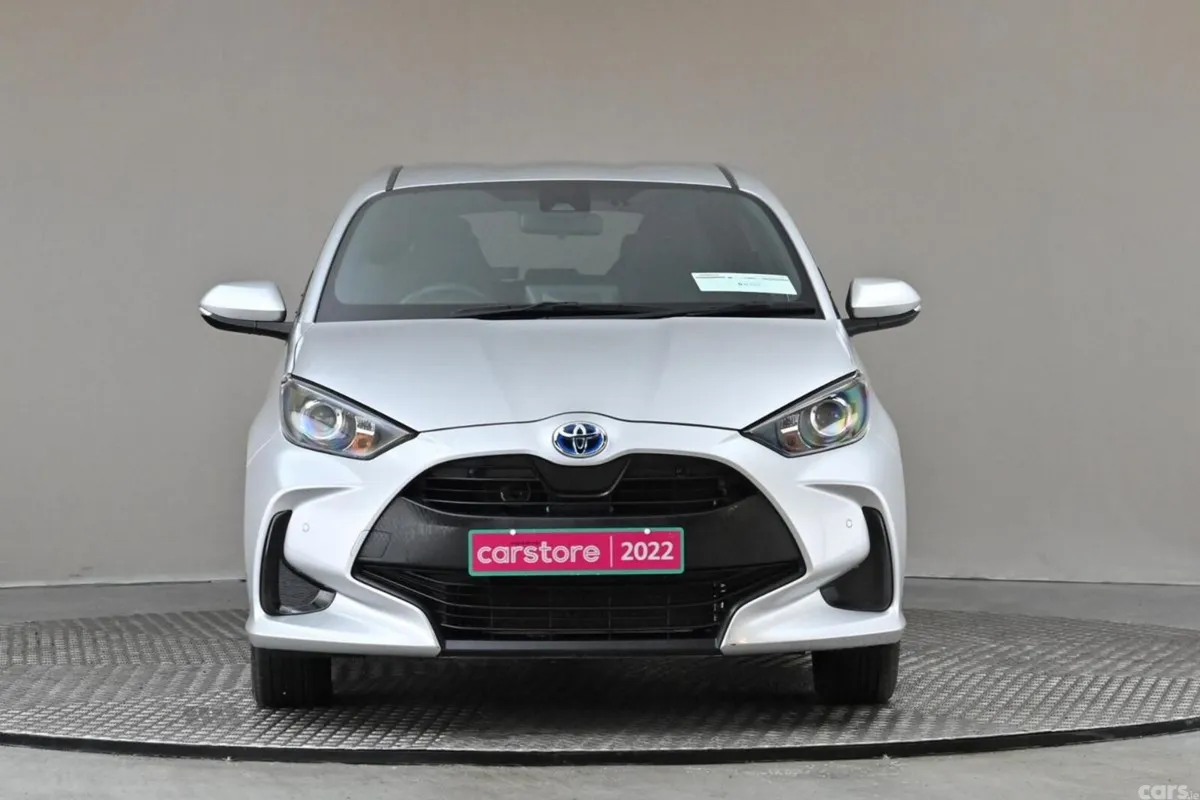 Toyota Yaris Hatchback, Petrol Hybrid, 2022, Silver