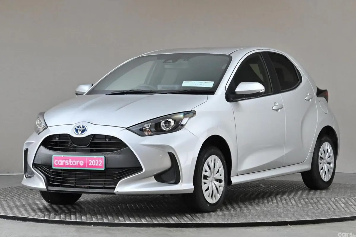 Toyota Yaris Hatchback, Petrol Hybrid, 2022, Silver