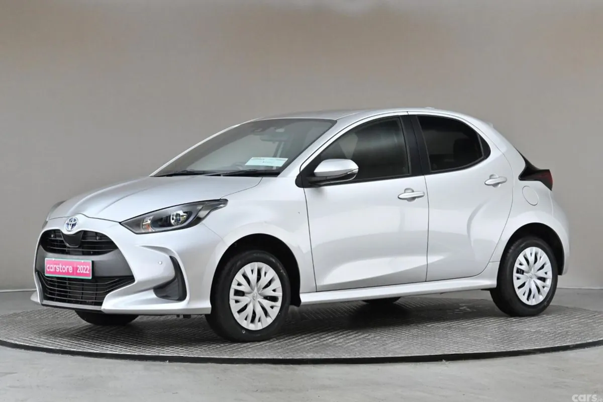 Toyota Yaris Hatchback, Petrol Hybrid, 2022, Silver