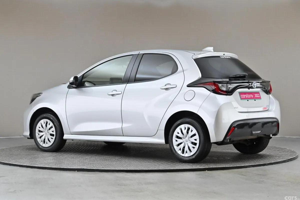 Toyota Yaris Hatchback, Petrol Hybrid, 2022, Silver
