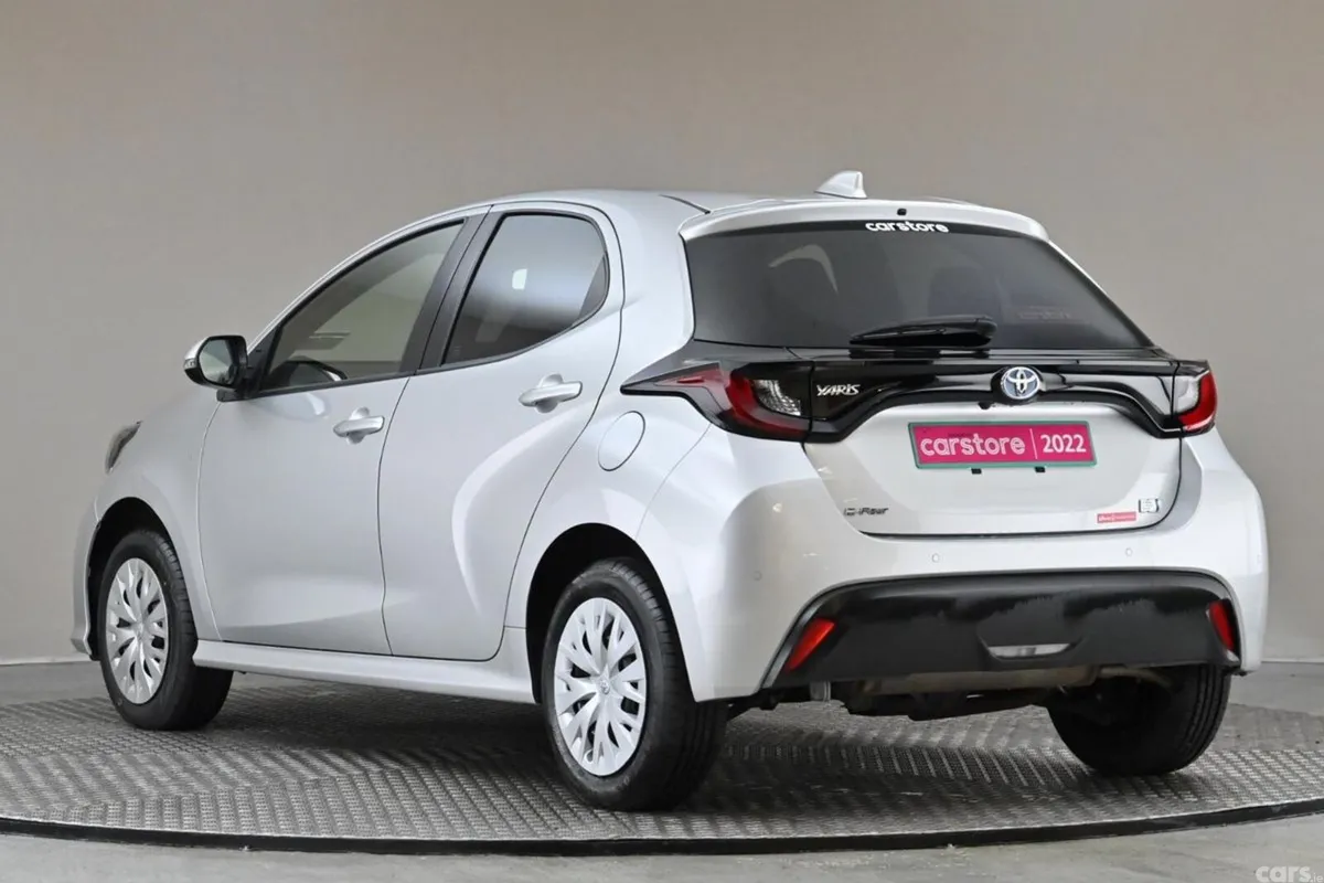 Toyota Yaris Hatchback, Petrol Hybrid, 2022, Silver