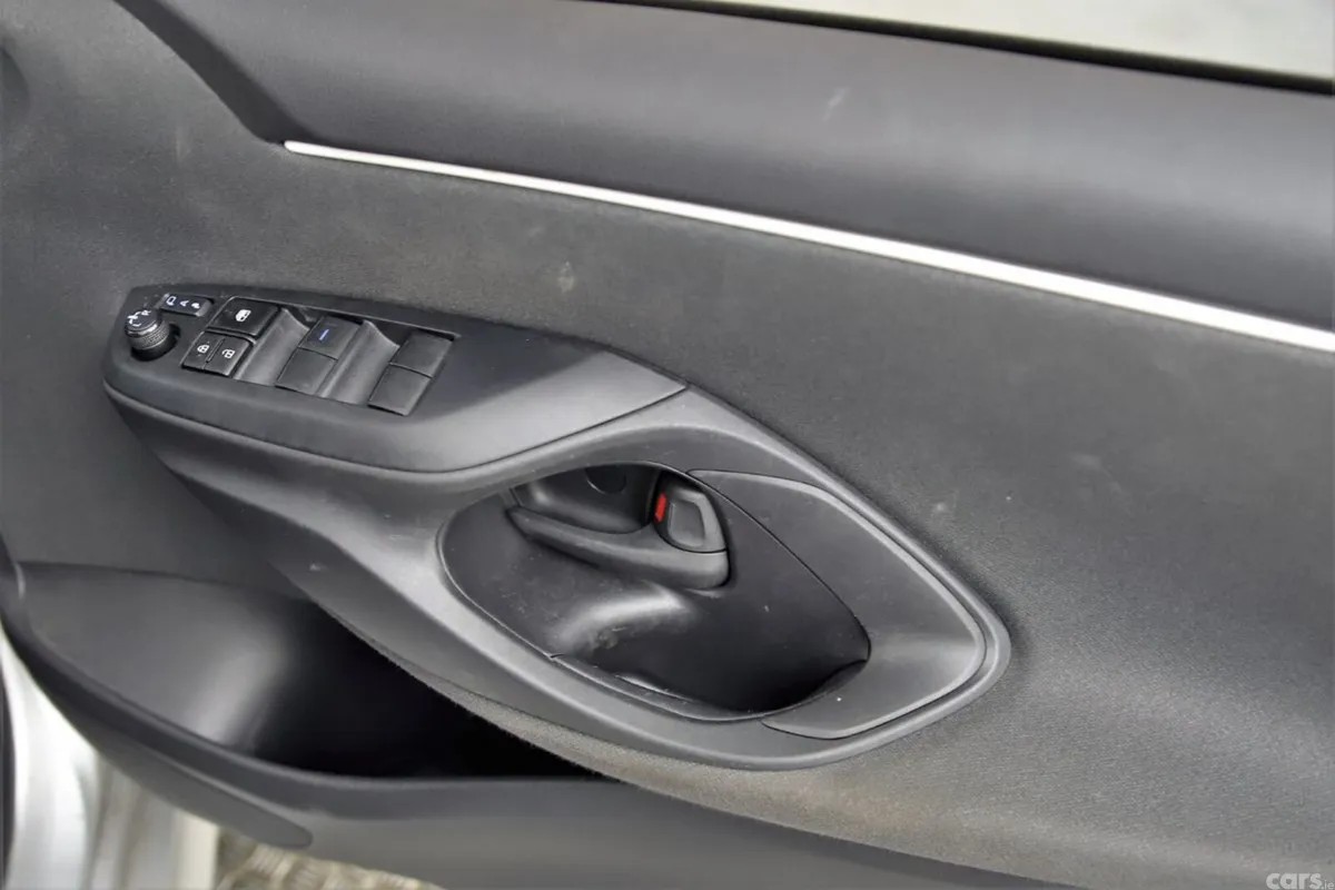 Toyota Yaris Hatchback, Petrol Hybrid, 2022, Silver