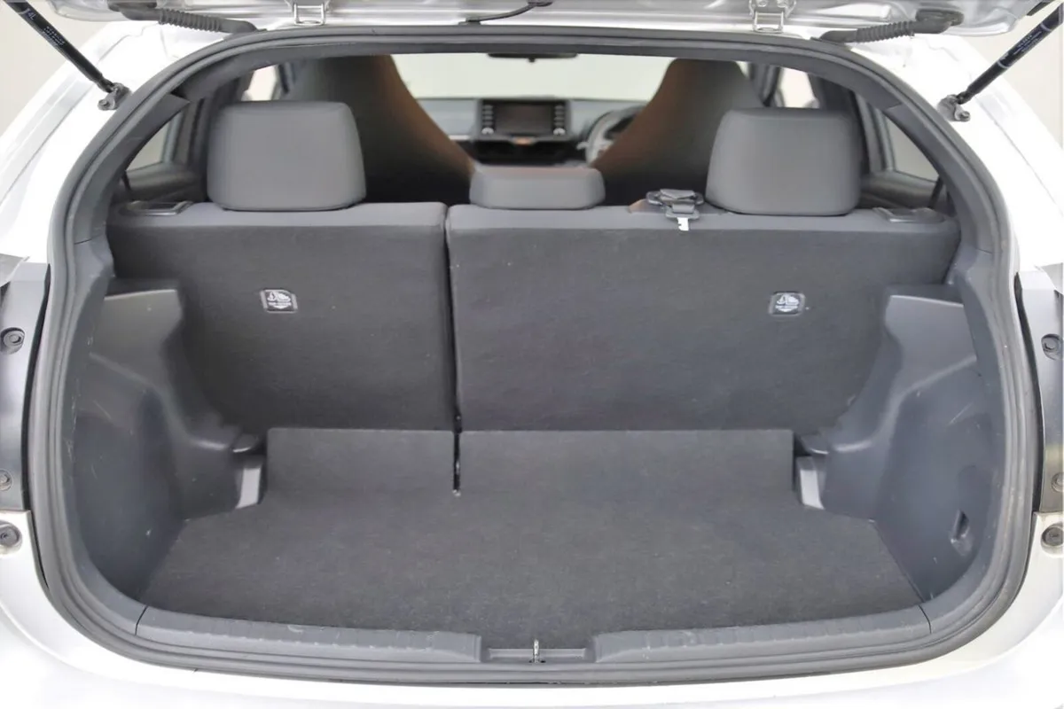 Toyota Yaris Hatchback, Petrol Hybrid, 2022, Silver