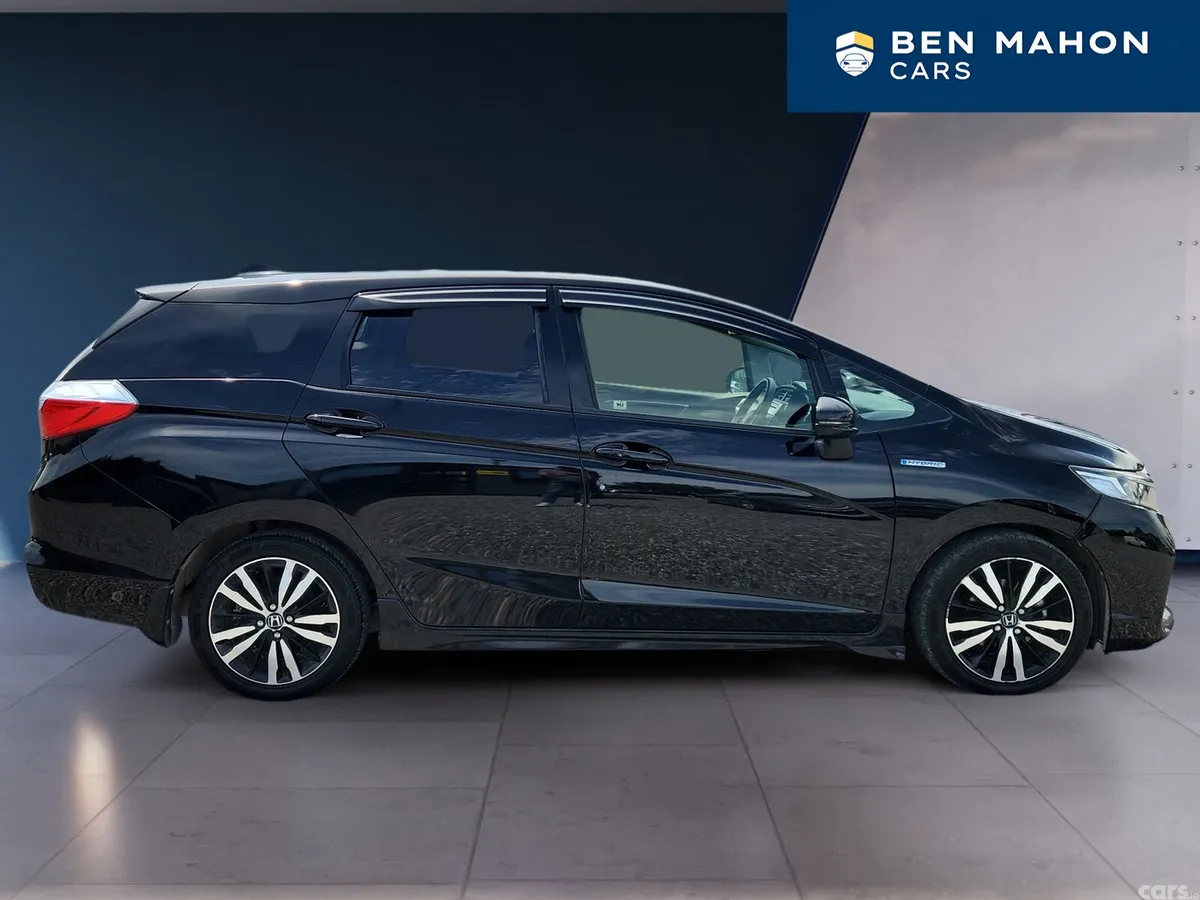 Honda Shuttle MPV, Petrol Hybrid, 2017, Black