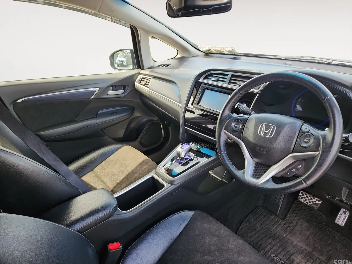 Honda Shuttle MPV, Petrol Hybrid, 2017, Black